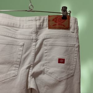 ***  WHITE DICKIE JEANS*** Size 7 Junior